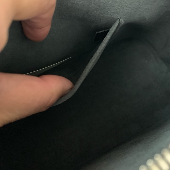 ❤️SOLD❤️Authentic Louis Vuitton Alma BB Epi Noir - Picture 5 of 8